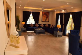 Tom's Luxury Hotel